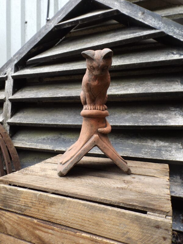Curious Cat Finial
