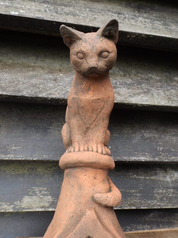 Curious Cat Finial