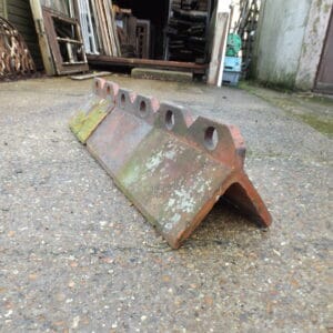 Two Hole Crested Ridge