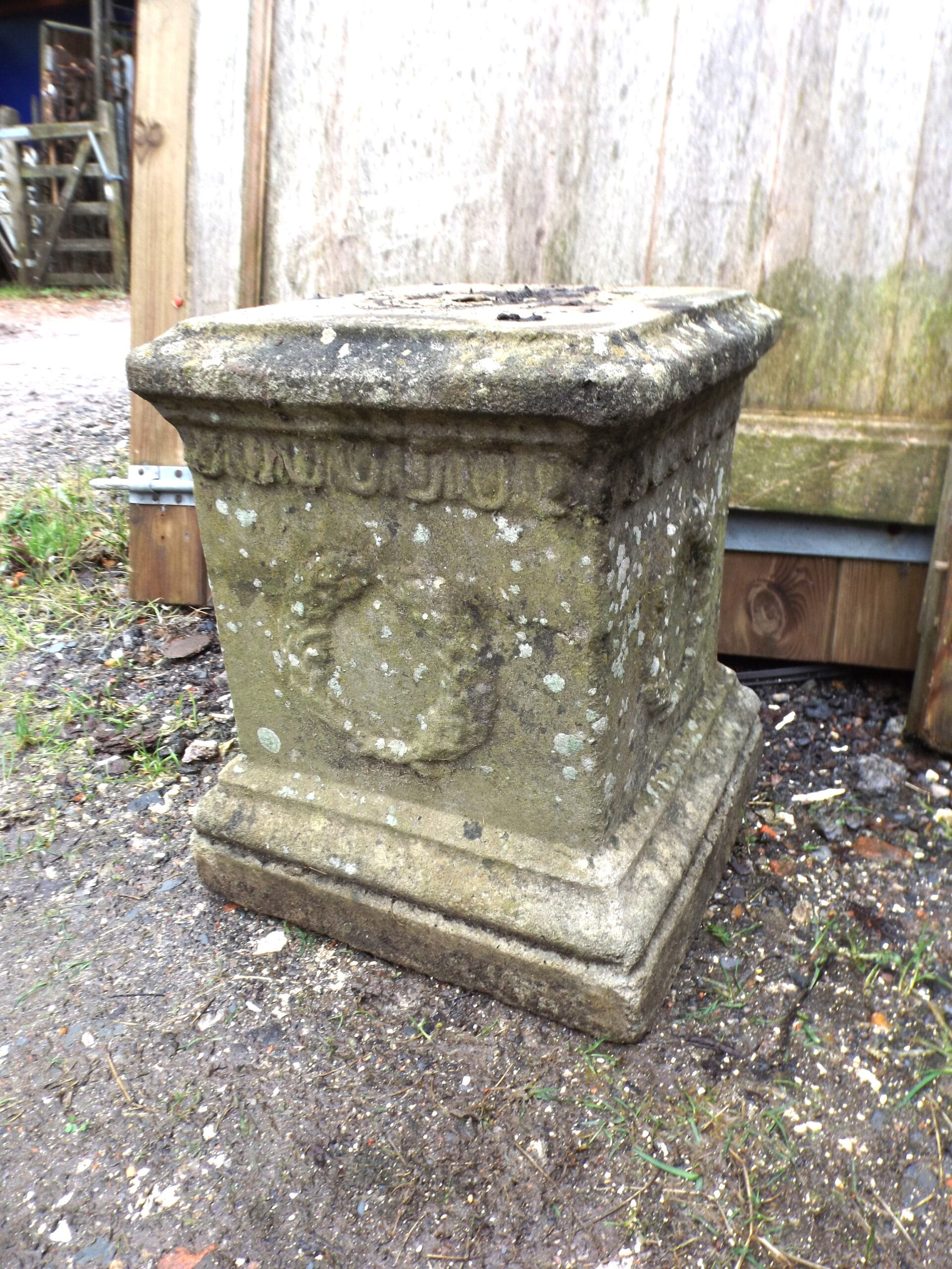 Well Weathered Reconstituted Stone Plinth - Best Reclamation Well Weathered Reconstituted Stone Plinth