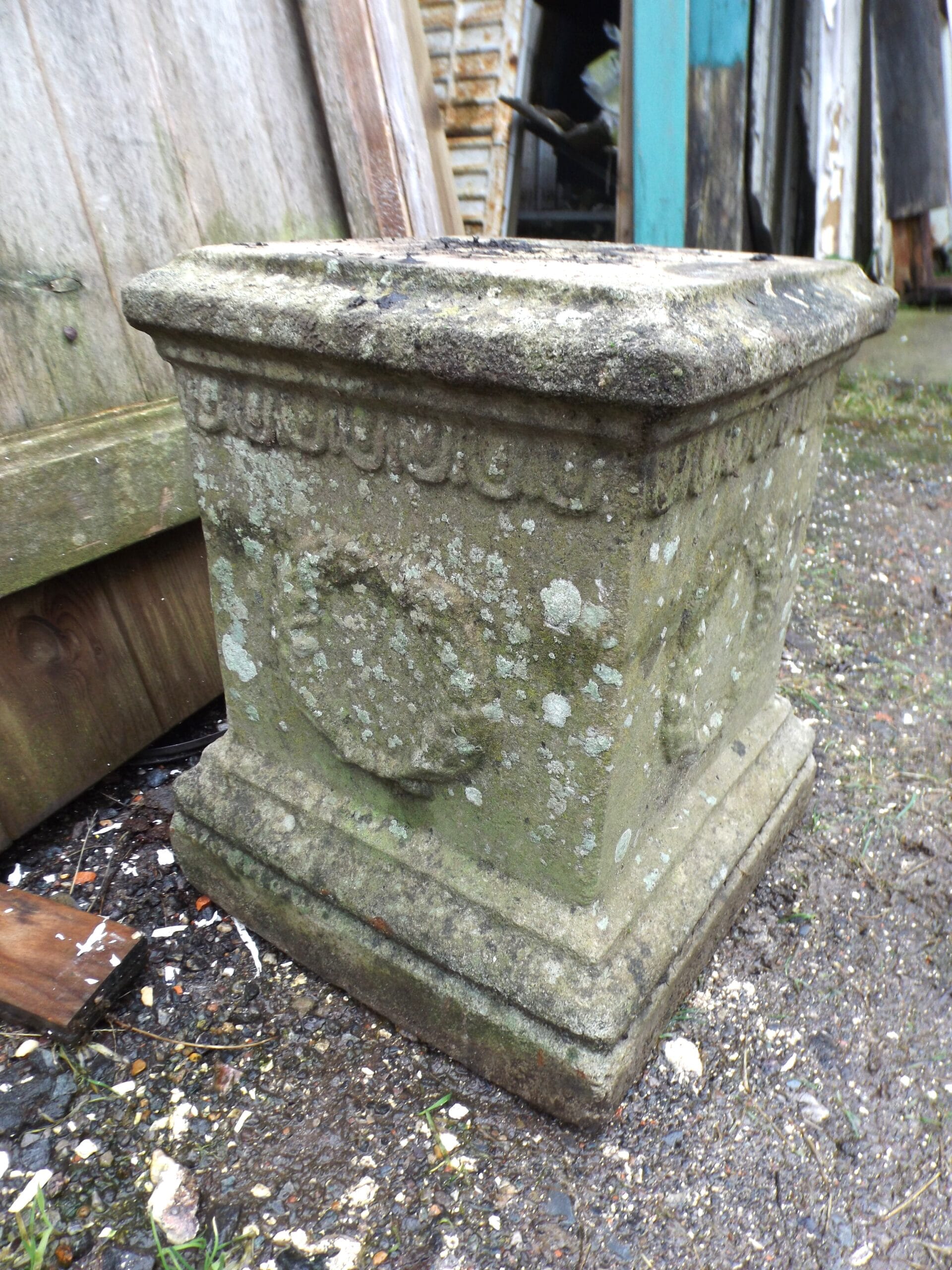 Well Weathered Reconstituted Stone Plinth - Best Reclamation Plinths, Columns &Amp; Pedestals
