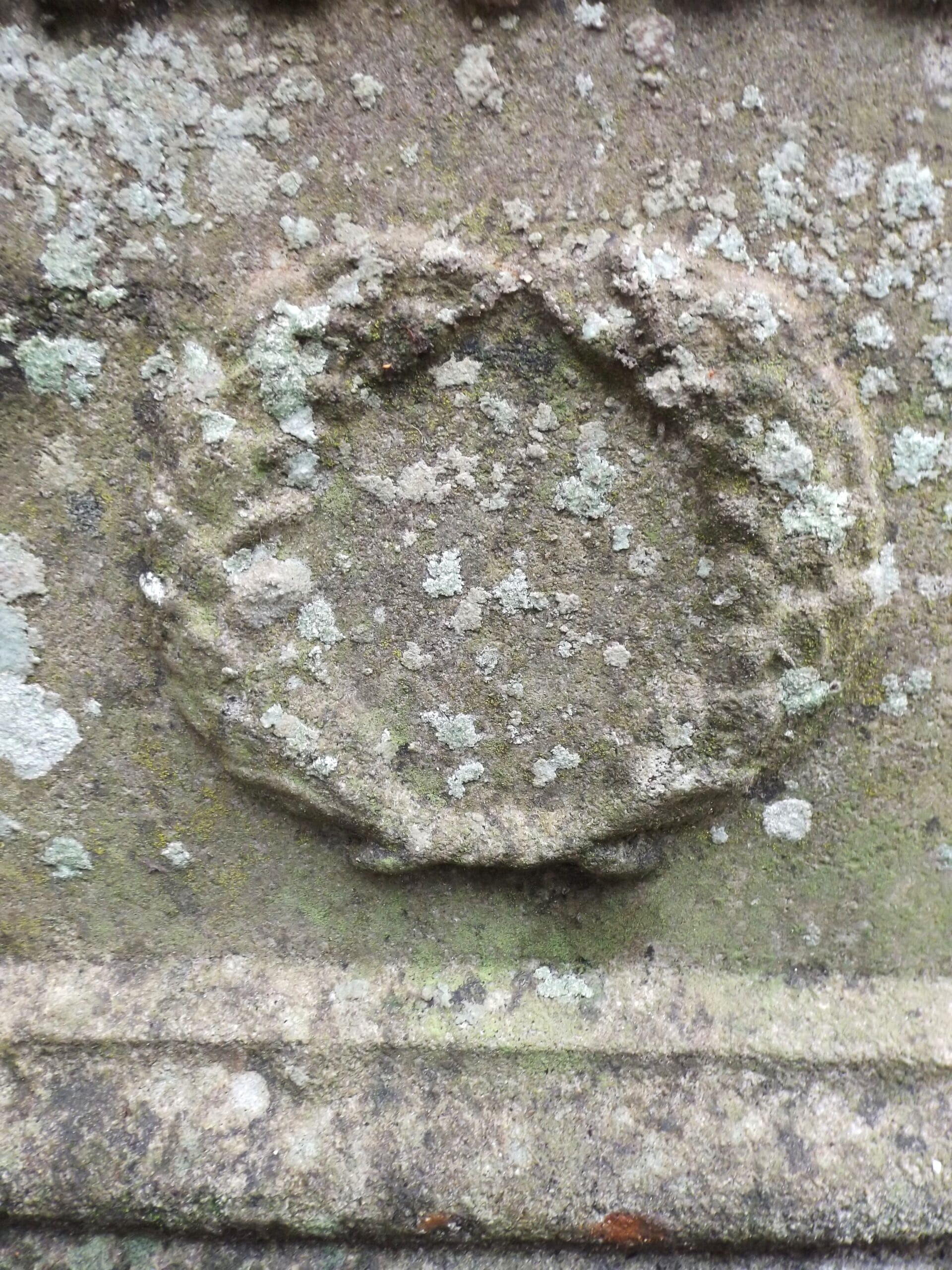 Well Weathered Reconstituted Stone Plinth - Best Reclamation Stone Plinth