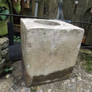 Simple Stone Pklinth