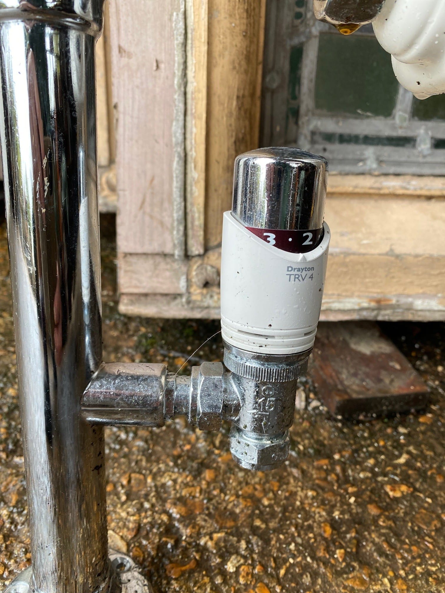 Reclaimed Radiator Towel Rail - Best Reclamation A Thermostatic Radiator Valve.