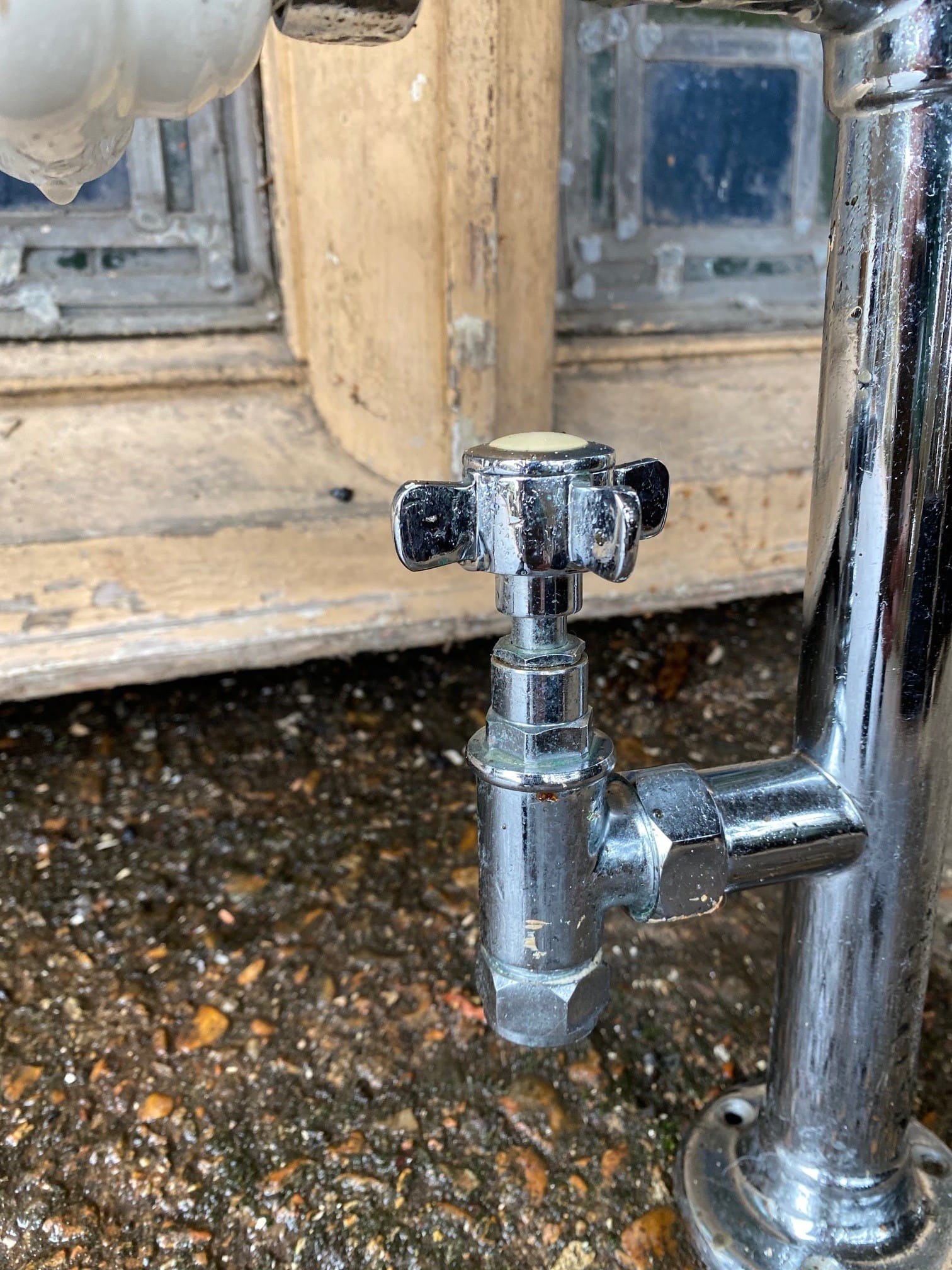 Reclaimed Radiator Towel Rail - Best Reclamation A Traditional Style Chrome Radiator Valve.